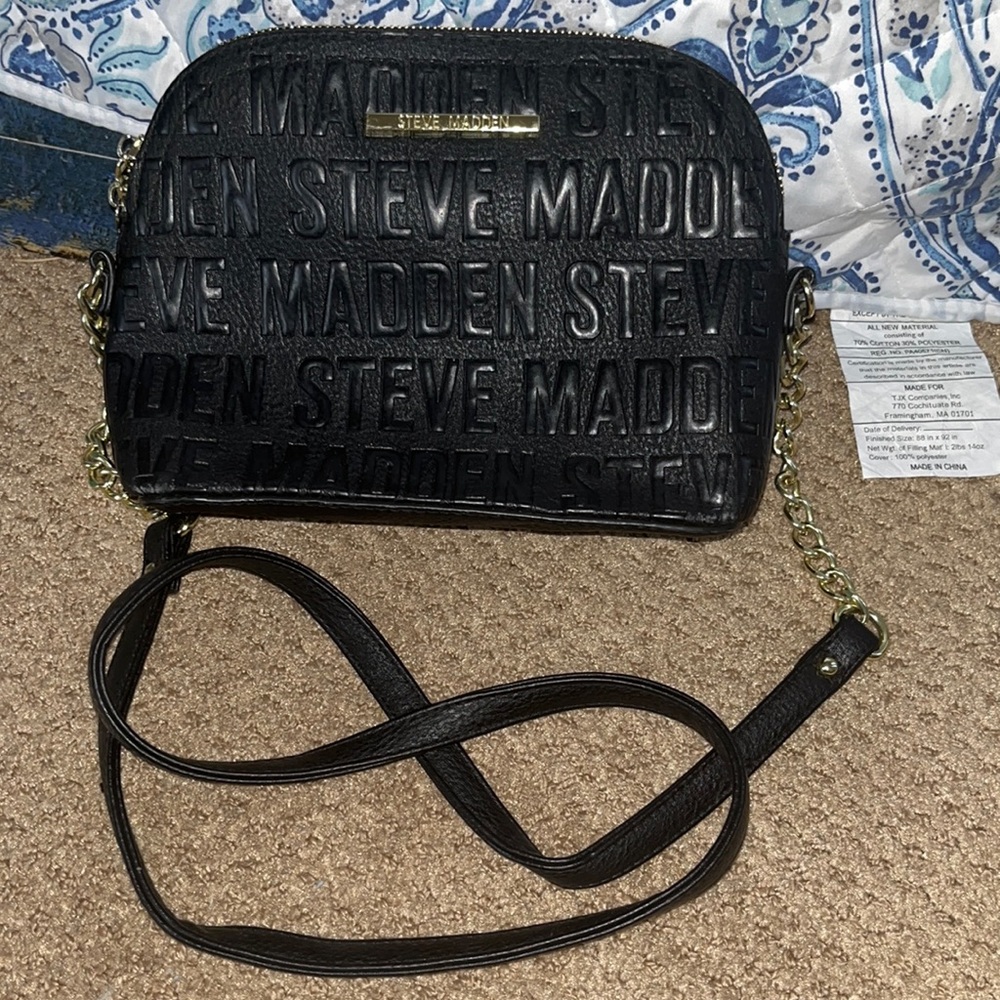 Black and gold Steve Madden cross body purse